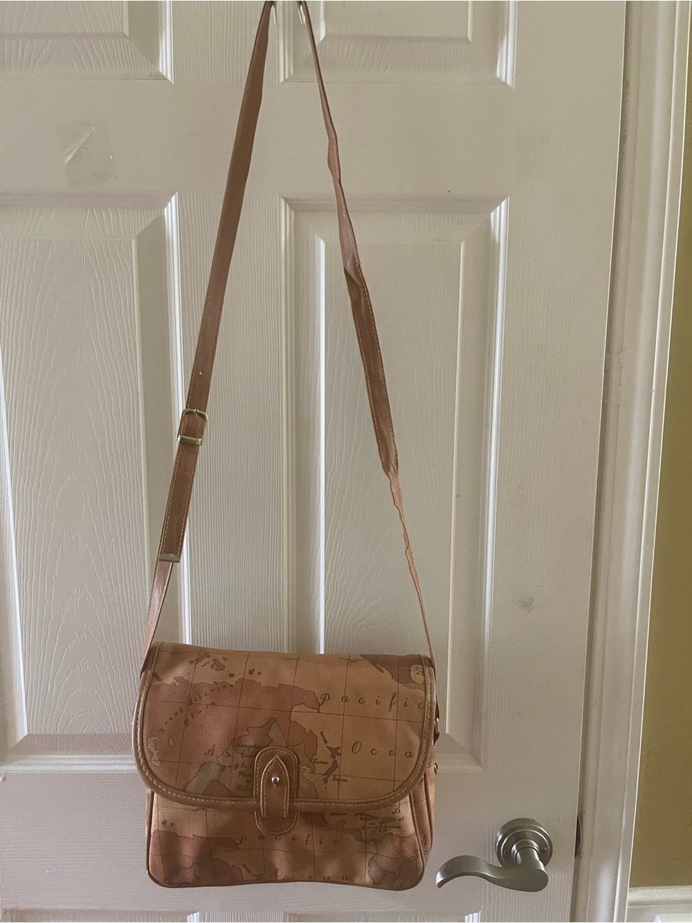 Vintage Gitano accessories Classic world Map-Print synthetic tan crossbody.
